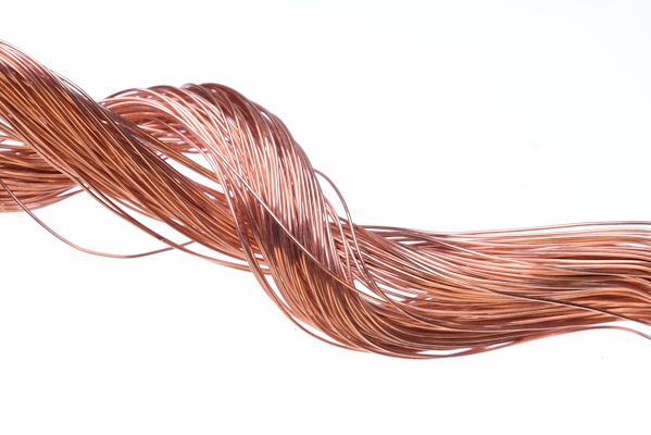 El cobre es el cableado habitual por su excelente conductividad eléctrica y térmica.