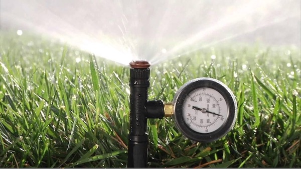 Een manometer voor een sprinklersysteem