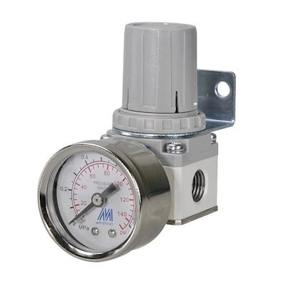 Pressure regulator for compressed air