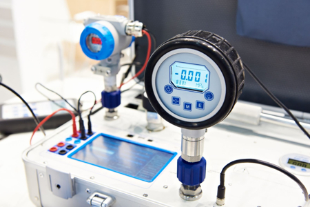 Reference pressure transducer in a portable calibrator