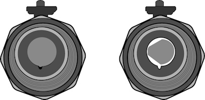 Disque d'un robinet à boisseau sphérique normal (à gauche) et disque spécial d'un robinet à boisseau sphérique caractérisé (à droite)