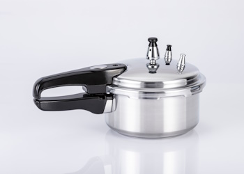 Double valve pressure cooker