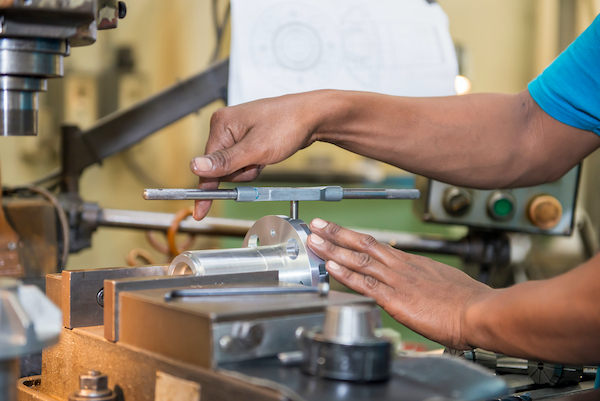 Een schroefdraad maken met een tapgereedschap